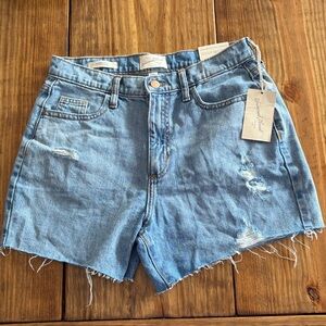 NEW Universal Thread Womens Boyfriend Denim Shorts Size 4 Vintage Frayed Hem